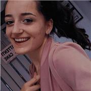 Giovane ragazza di 19 anni, amante della musica e molto a suo agio con l'italiano